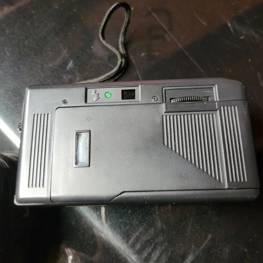 Vivitar Champion II Point and Shoot Film Camera W/ Case and instructions. - Picture 5 of 5